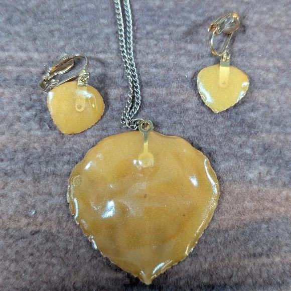 Leaf Pendant Necklace and Earrings Set Nature Inspired Jewelry - Picture 4 of 4